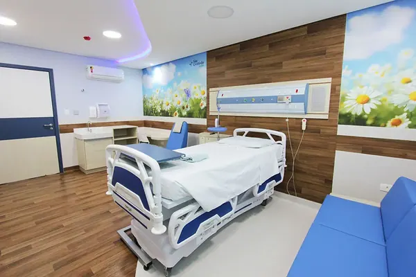 Ambiente hospitalar com móveis Hospimetal