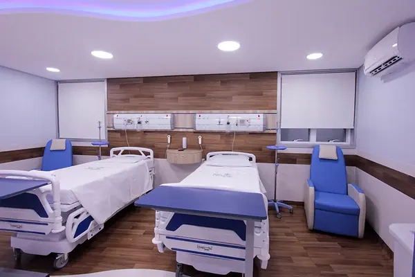 Ambiente hospitalar com móveis Hospimetal