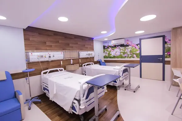 Ambiente hospitalar com móveis Hospimetal