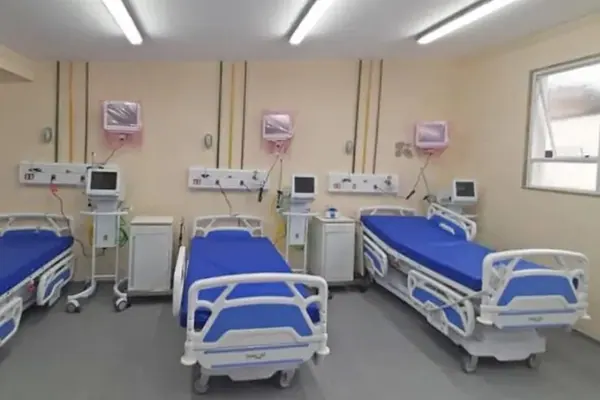Ambiente hospitalar com móveis Hospimetal