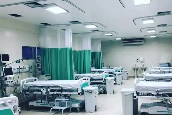 Ambiente hospitalar com móveis Hospimetal