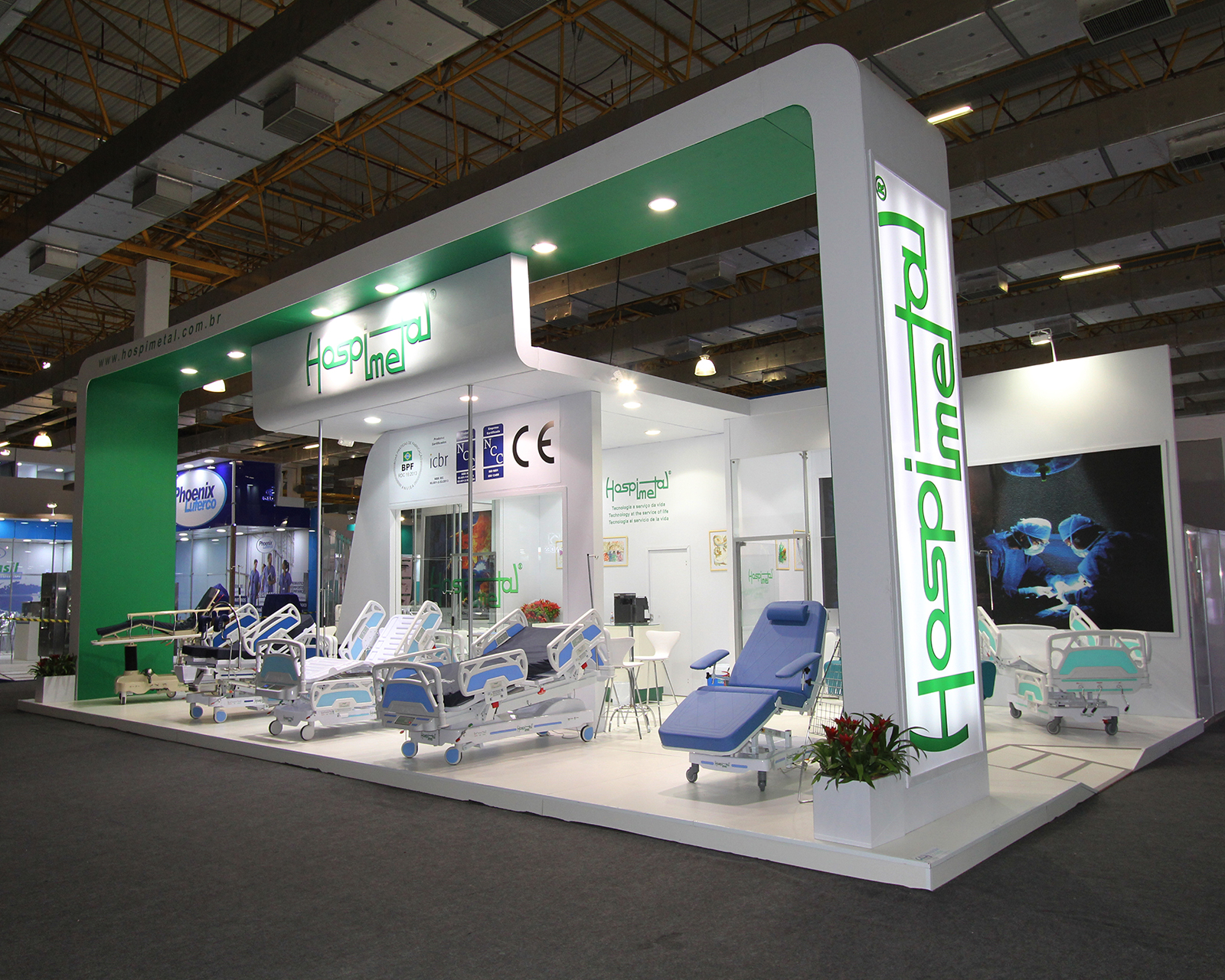 Ambiente hospitalar equipado com móveis Hospimetal